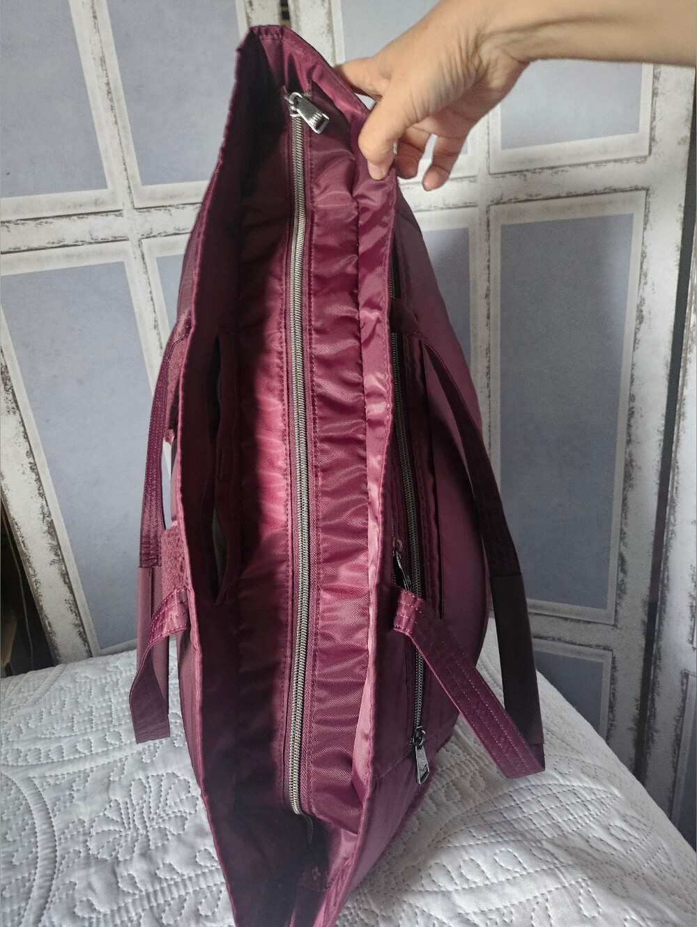 $120 Retail! Lug Avion SE Sherpa Letterman Tote In Wine - Preppy Bag - Picture 4 of 11